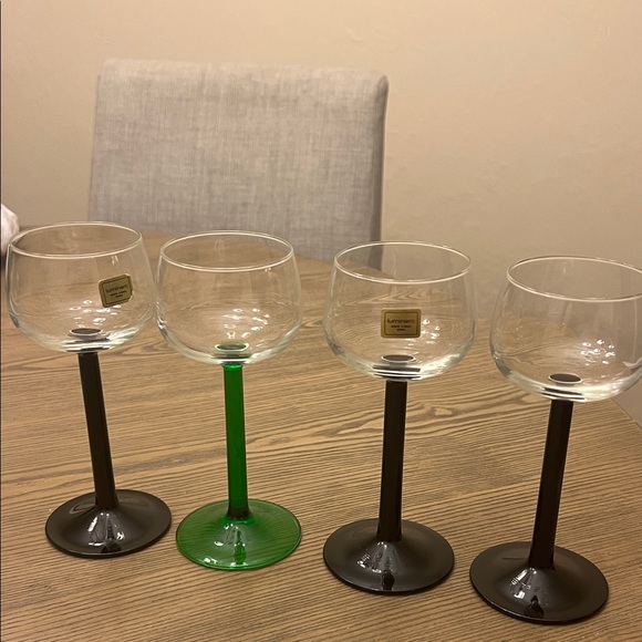 Stylish Black and Green Stem Wine Glass Set - Picture 1 of 3